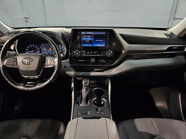 used 2021 Toyota Highlander car, priced at $28,800