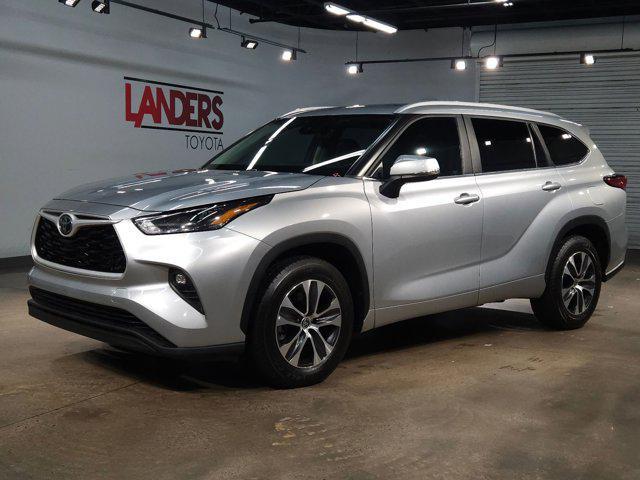 used 2023 Toyota Highlander car, priced at $35,656
