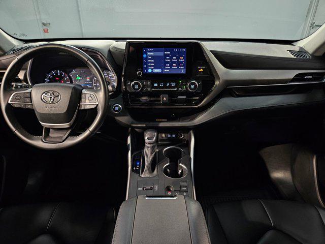 used 2023 Toyota Highlander car, priced at $35,656
