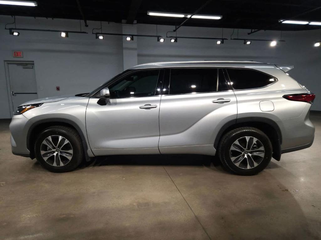 used 2022 Toyota Highlander Hybrid car, priced at $34,818