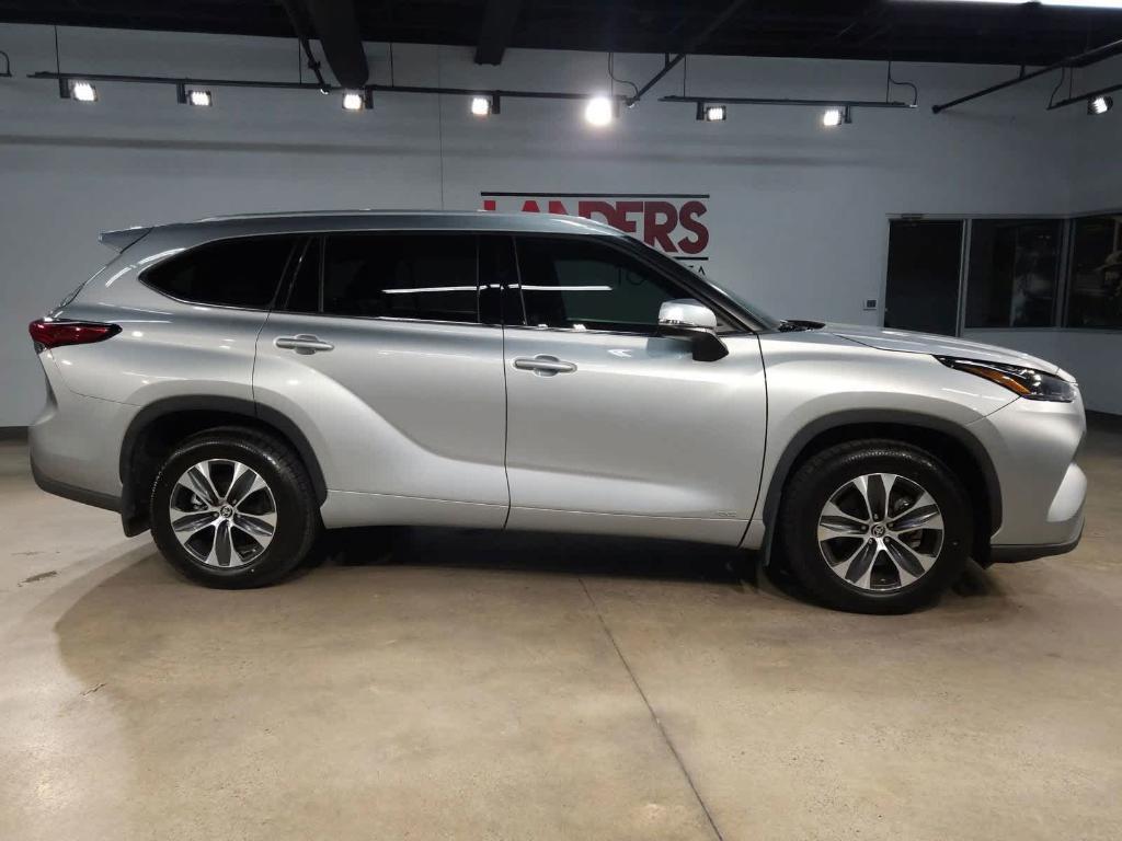 used 2022 Toyota Highlander Hybrid car, priced at $34,818