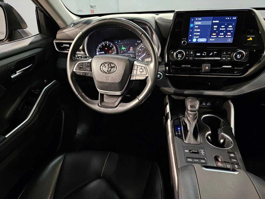 used 2023 Toyota Highlander car, priced at $37,600