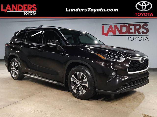 used 2022 Toyota Highlander car, priced at $36,876