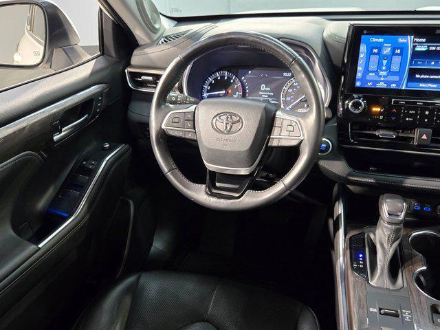 used 2022 Toyota Highlander car, priced at $35,893