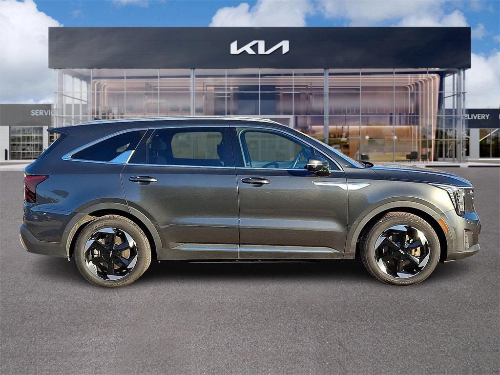 used 2025 Kia Sorento Hybrid car, priced at $40,815