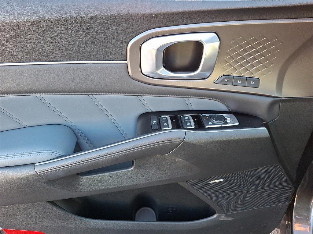 used 2025 Kia Sorento Hybrid car, priced at $40,815