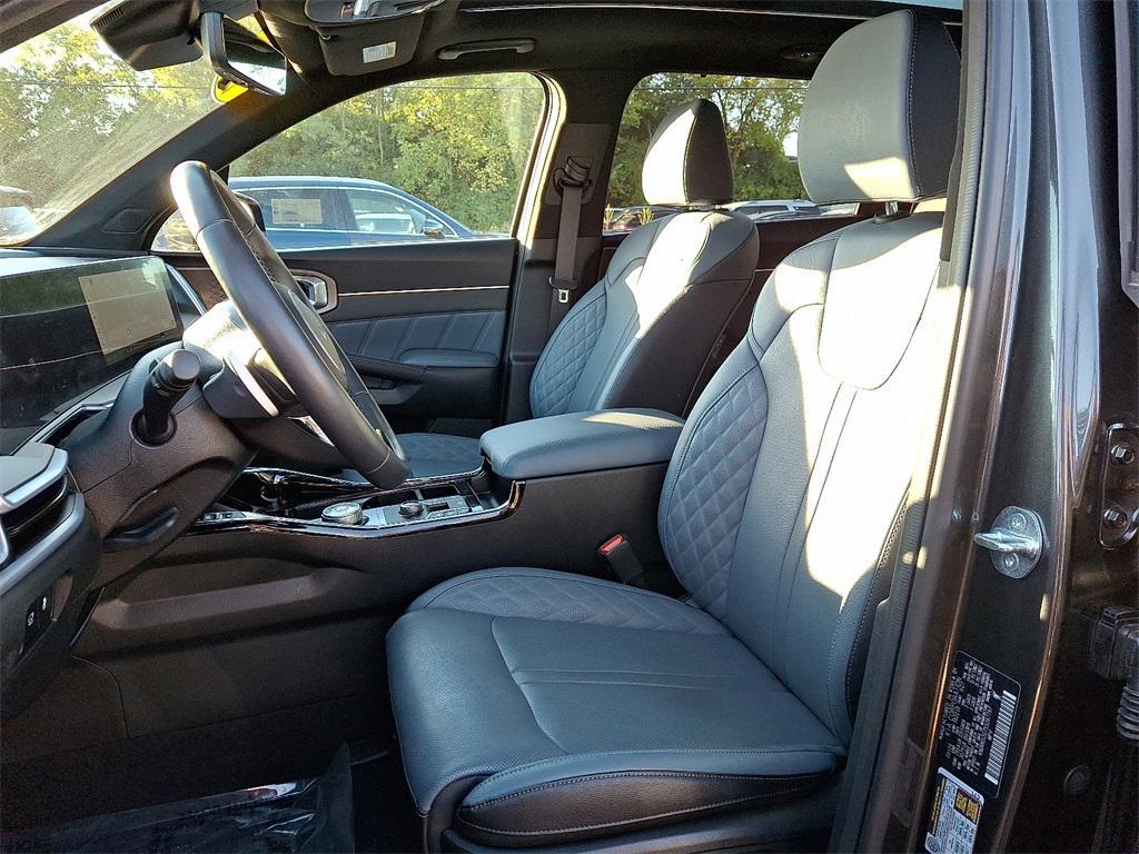 used 2025 Kia Sorento Hybrid car, priced at $40,815