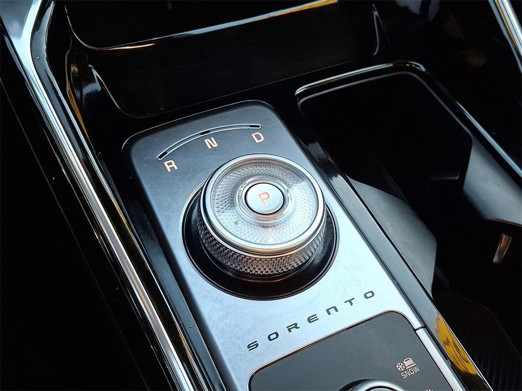 used 2025 Kia Sorento Hybrid car, priced at $40,815