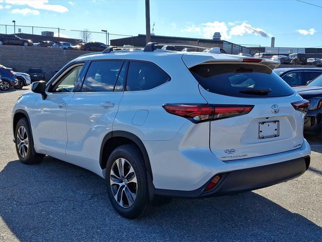 used 2022 Toyota Highlander car, priced at $39,343