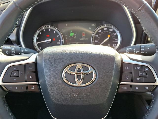 used 2022 Toyota Highlander car, priced at $39,343