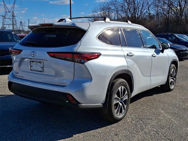 used 2022 Toyota Highlander car, priced at $39,343