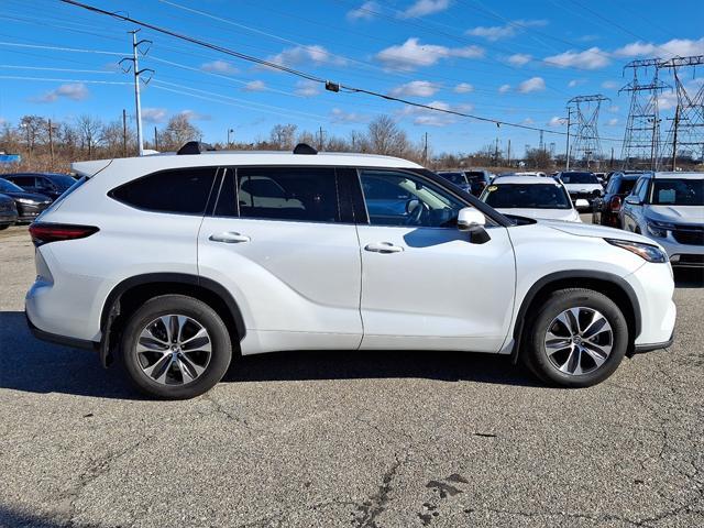 used 2022 Toyota Highlander car, priced at $39,343