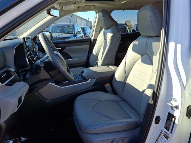 used 2022 Toyota Highlander car, priced at $39,343