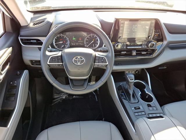 used 2022 Toyota Highlander car, priced at $39,343