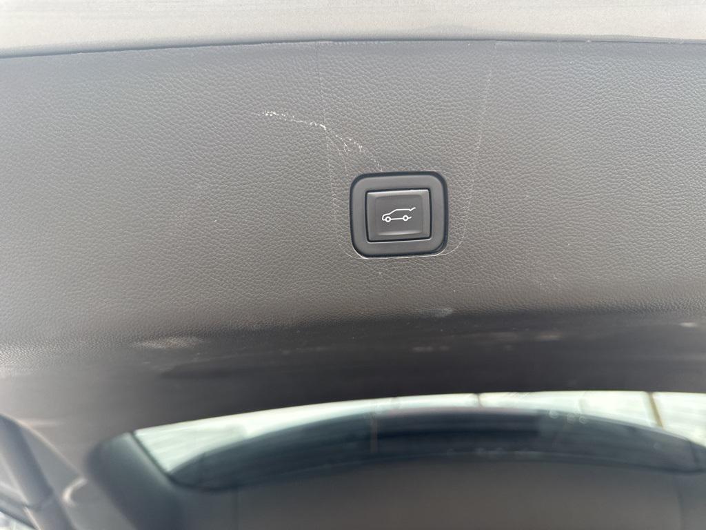 used 2023 Chevrolet Traverse car, priced at $31,997