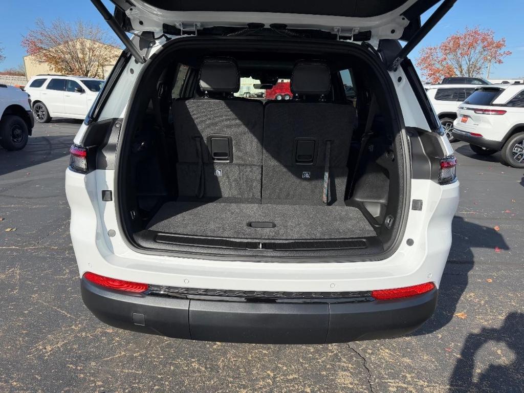 new 2025 Jeep Grand Cherokee L car, priced at $40,495