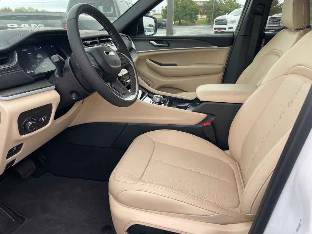 new 2025 Jeep Grand Cherokee L car, priced at $45,495