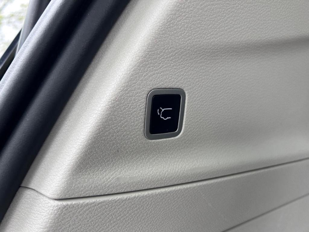 used 2022 Chrysler Pacifica car, priced at $23,173