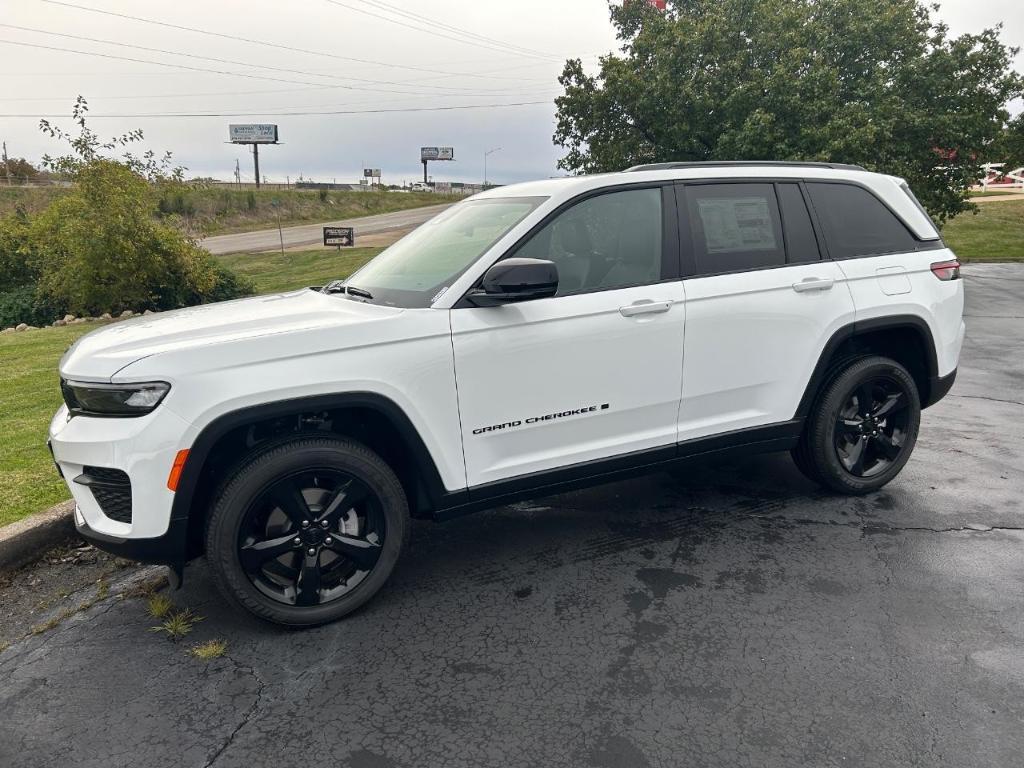 new 2025 Jeep Grand Cherokee car, priced at $39,645