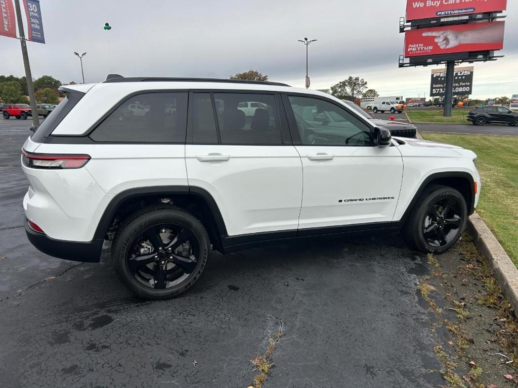 new 2025 Jeep Grand Cherokee car, priced at $39,645