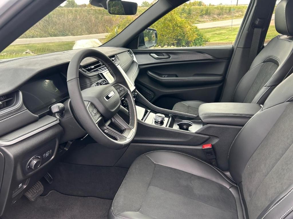 new 2025 Jeep Grand Cherokee car, priced at $39,645