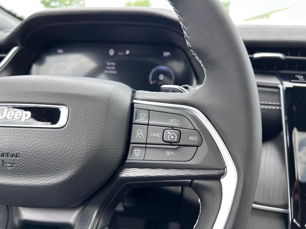 new 2025 Jeep Grand Cherokee car, priced at $40,177