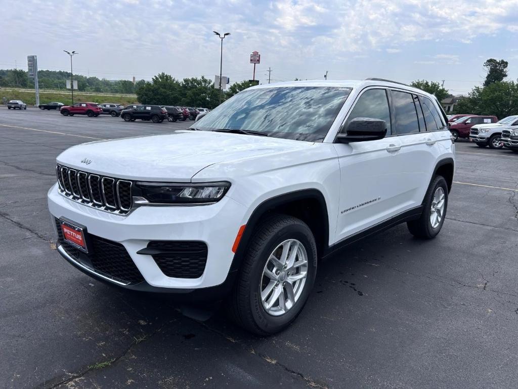 new 2025 Jeep Grand Cherokee car, priced at $40,177