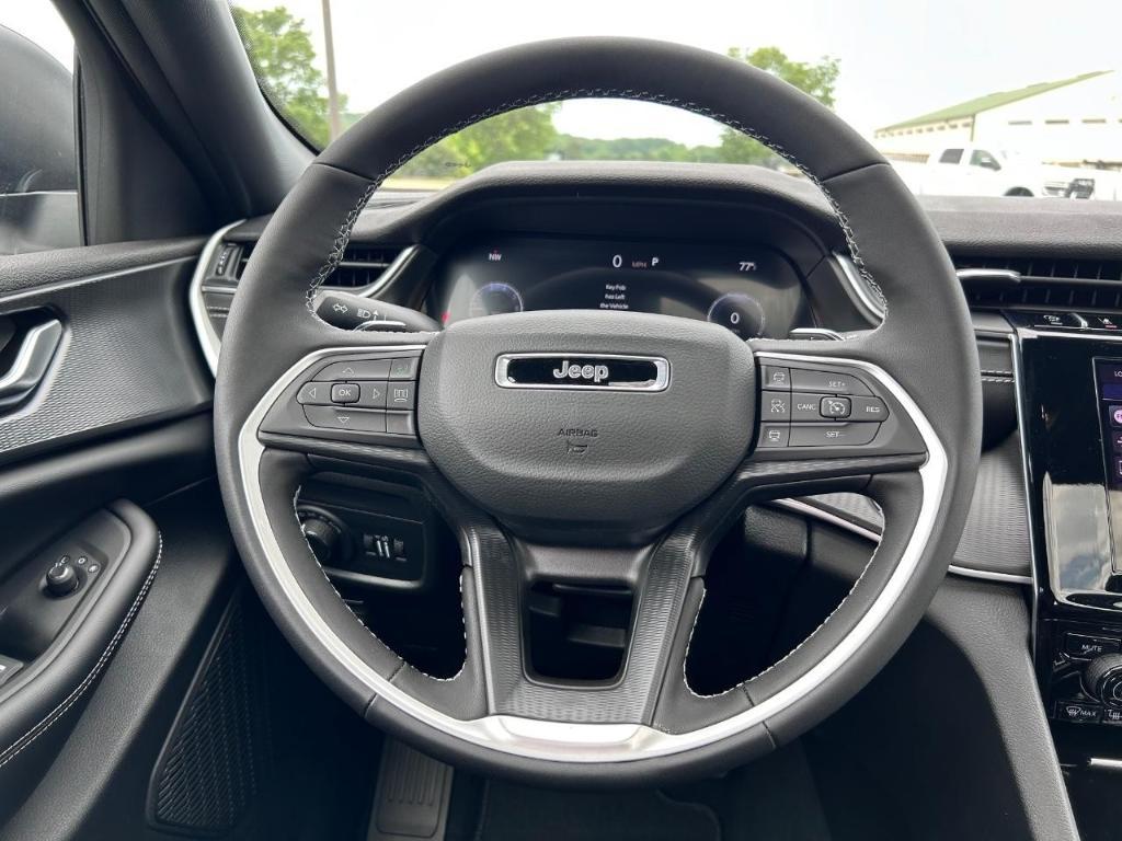 new 2025 Jeep Grand Cherokee car, priced at $40,177