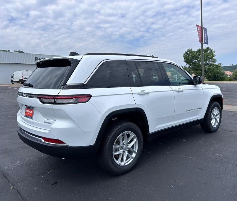new 2025 Jeep Grand Cherokee car, priced at $40,177