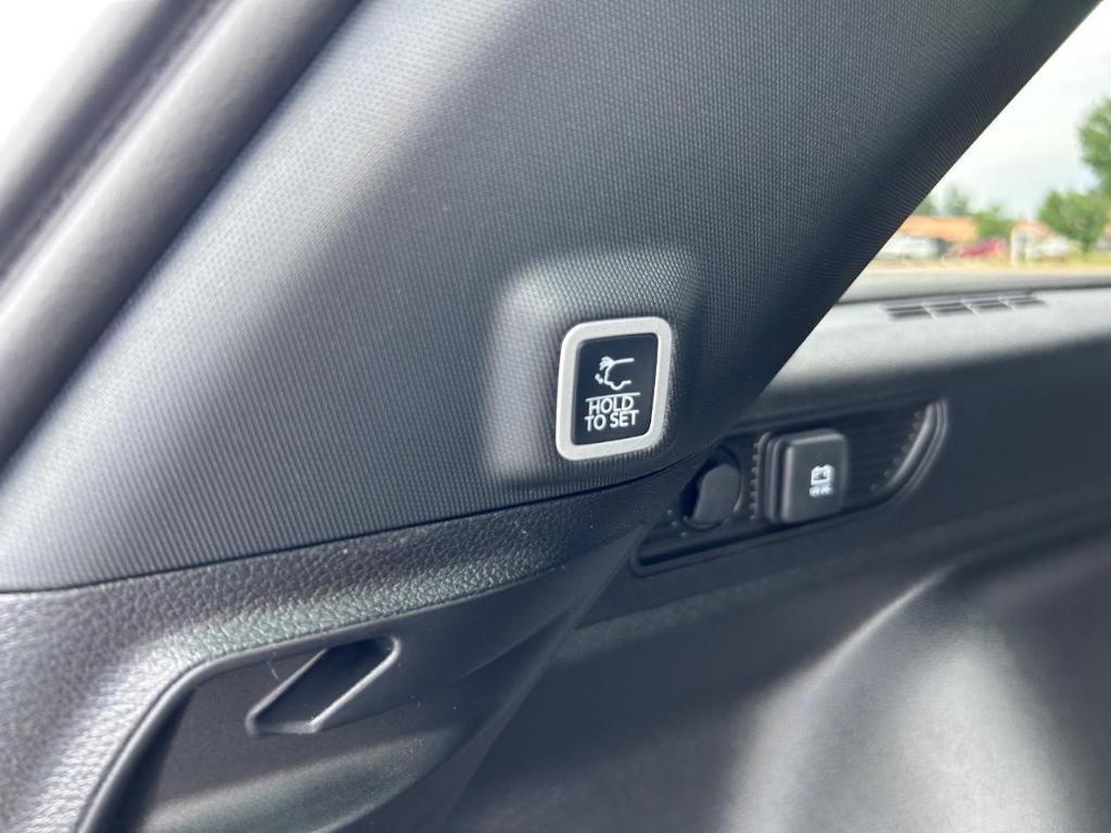 new 2025 Jeep Grand Cherokee car, priced at $40,177