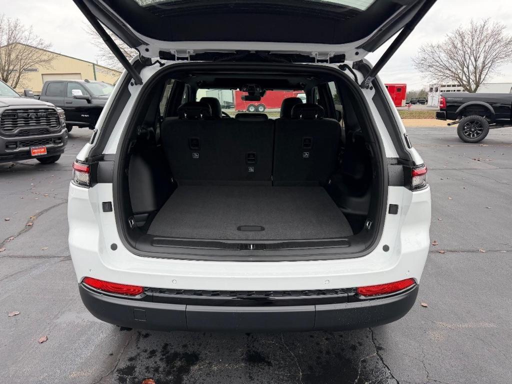 new 2025 Jeep Grand Cherokee car, priced at $39,345