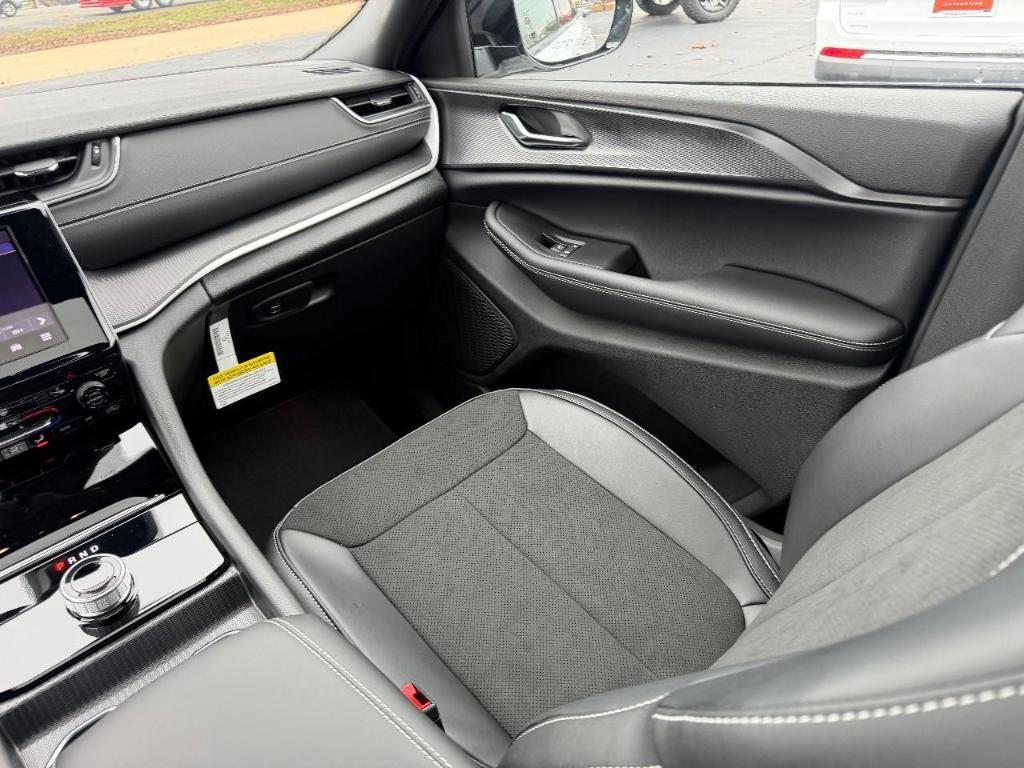 new 2025 Jeep Grand Cherokee car, priced at $39,345