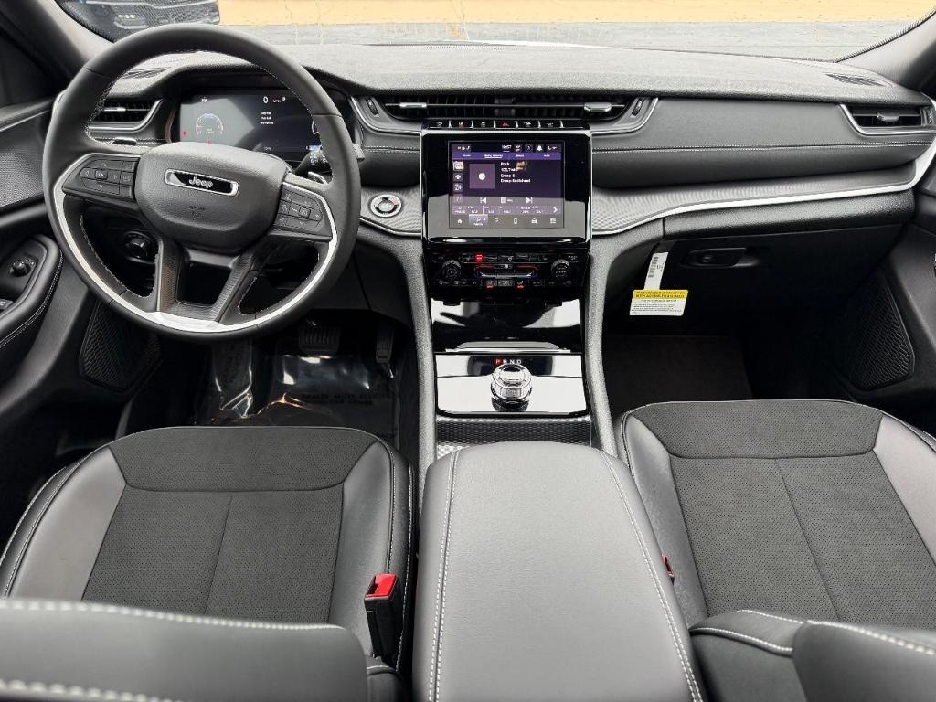 new 2025 Jeep Grand Cherokee car, priced at $39,345