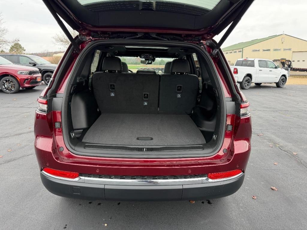 new 2025 Jeep Grand Cherokee car, priced at $42,045