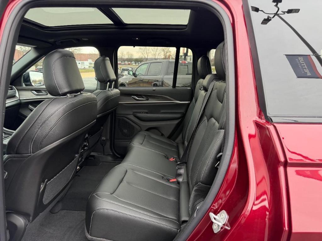 new 2025 Jeep Grand Cherokee car, priced at $42,045