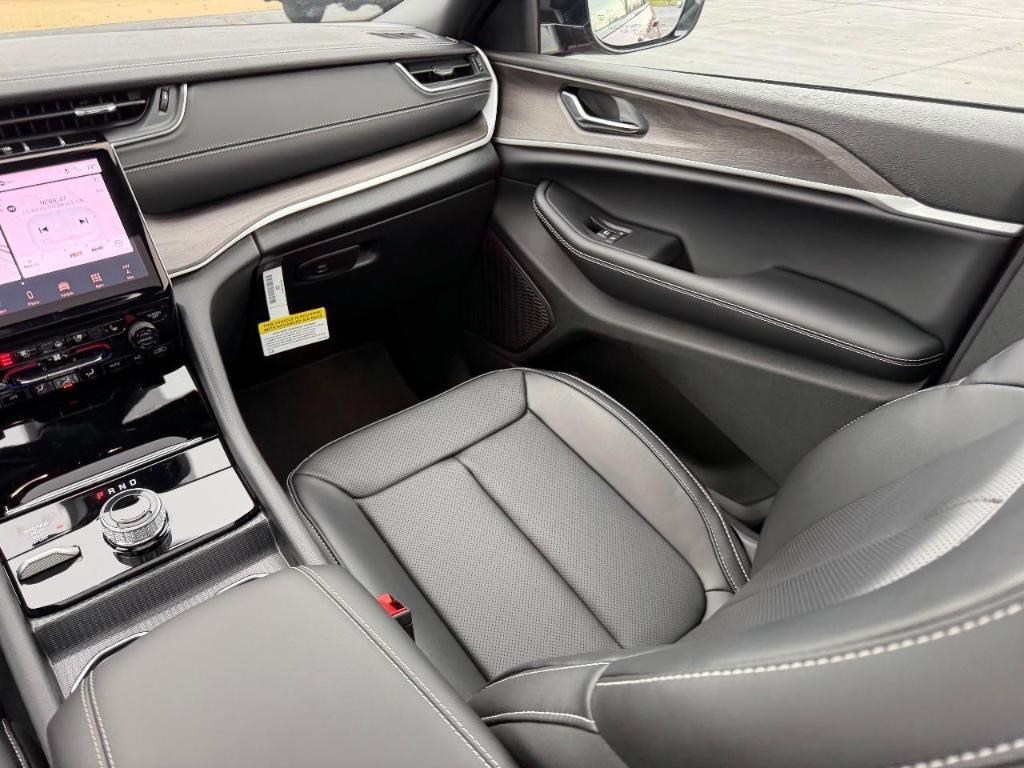 new 2025 Jeep Grand Cherokee car, priced at $42,045