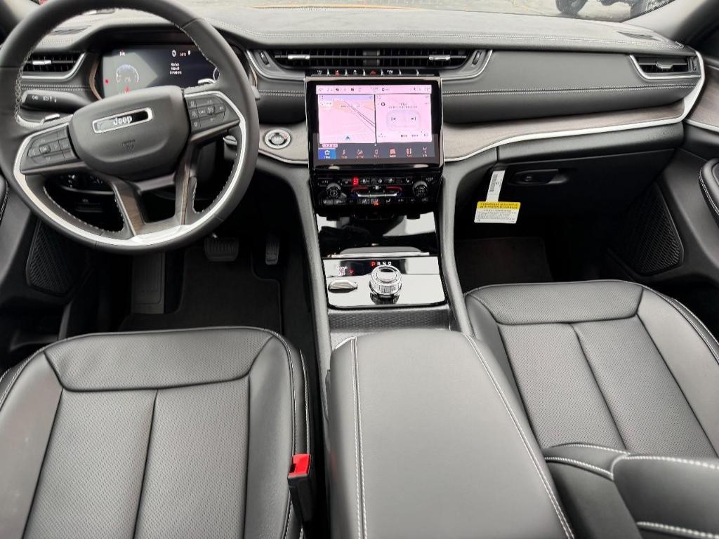 new 2025 Jeep Grand Cherokee car, priced at $42,045