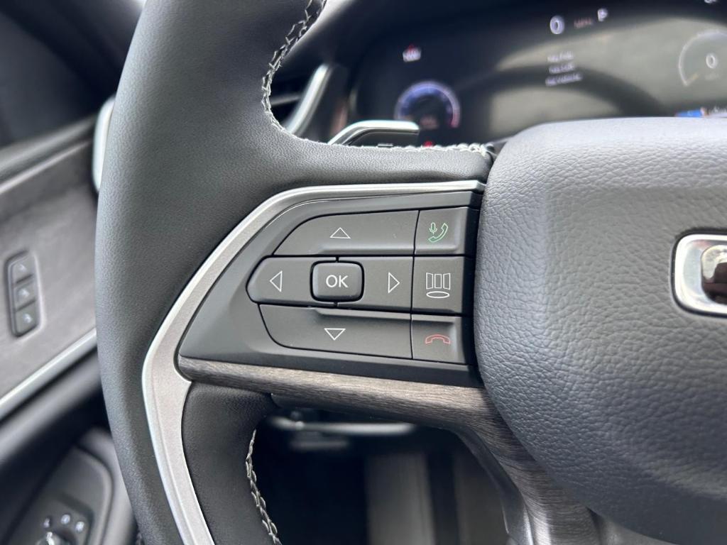 new 2025 Jeep Grand Cherokee L car, priced at $49,072
