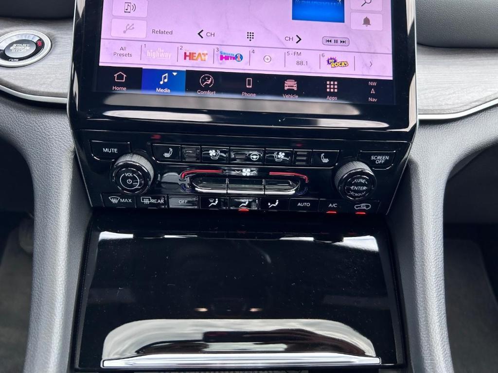 new 2025 Jeep Grand Cherokee L car, priced at $49,072
