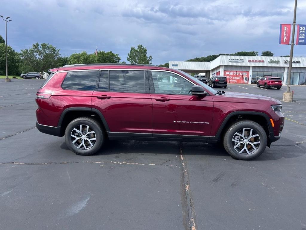 new 2025 Jeep Grand Cherokee L car, priced at $49,072