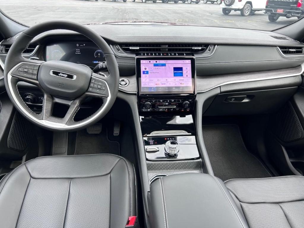 new 2025 Jeep Grand Cherokee L car, priced at $49,072