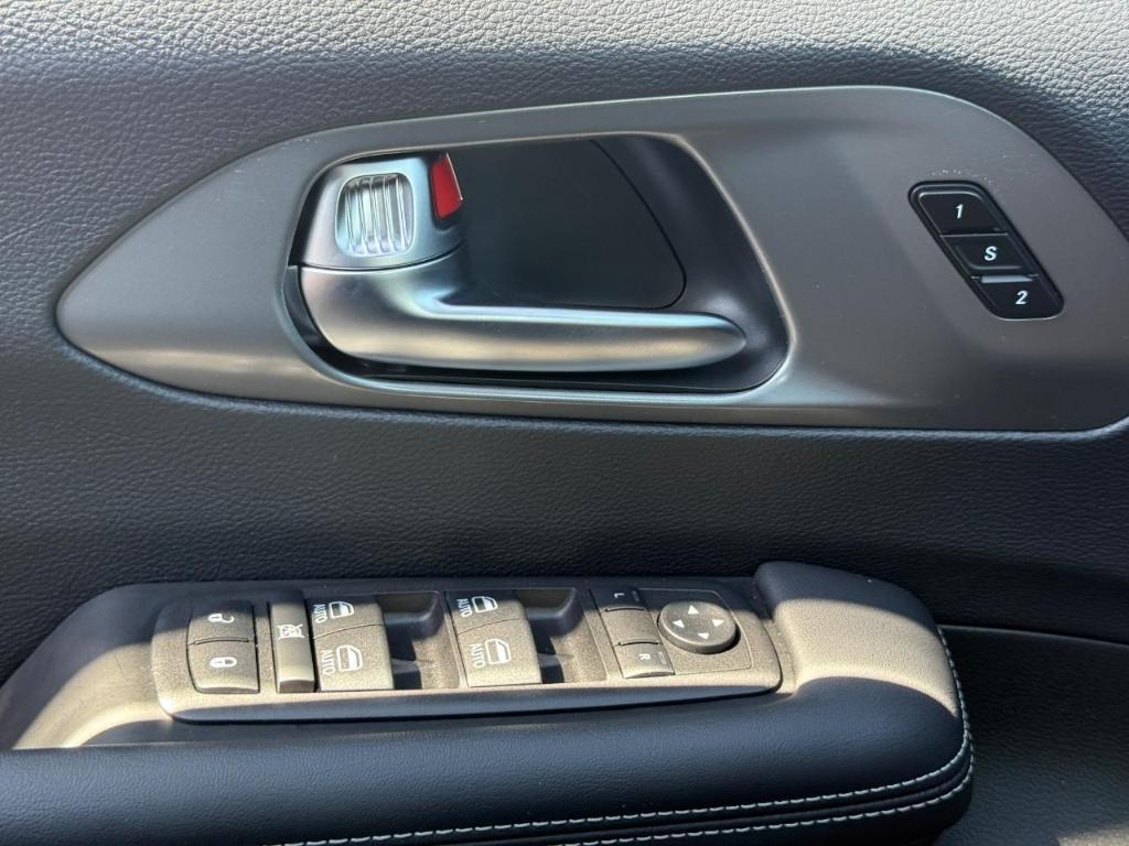 new 2025 Chrysler Pacifica car, priced at $39,802