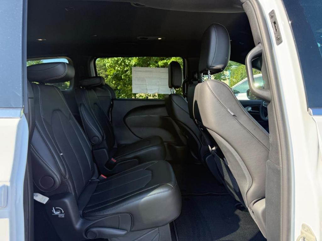 new 2025 Chrysler Pacifica car, priced at $39,802
