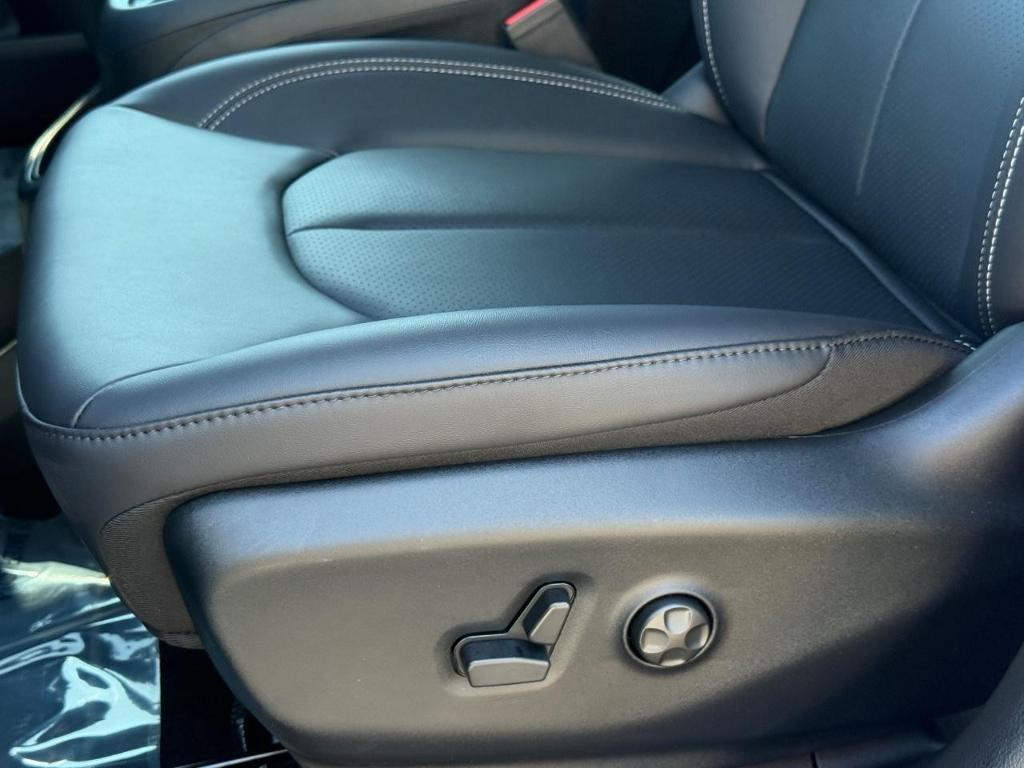 new 2025 Chrysler Pacifica car, priced at $39,802