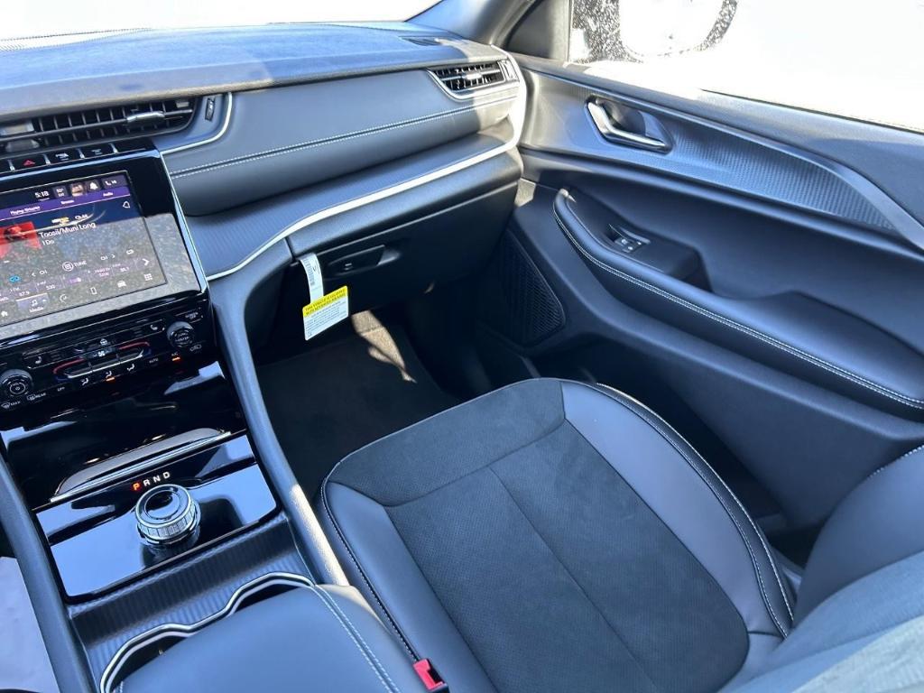 new 2025 Jeep Grand Cherokee car, priced at $43,030