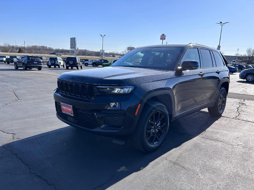 new 2025 Jeep Grand Cherokee car, priced at $43,030
