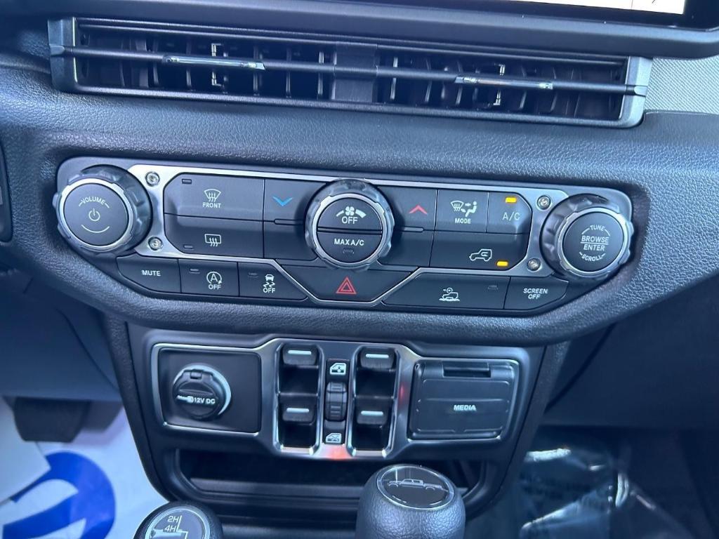 new 2025 Jeep Gladiator car, priced at $37,045