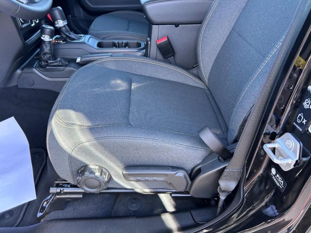 new 2025 Jeep Gladiator car, priced at $37,045