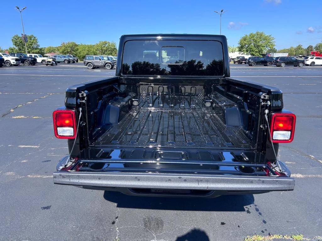 new 2025 Jeep Gladiator car, priced at $37,045