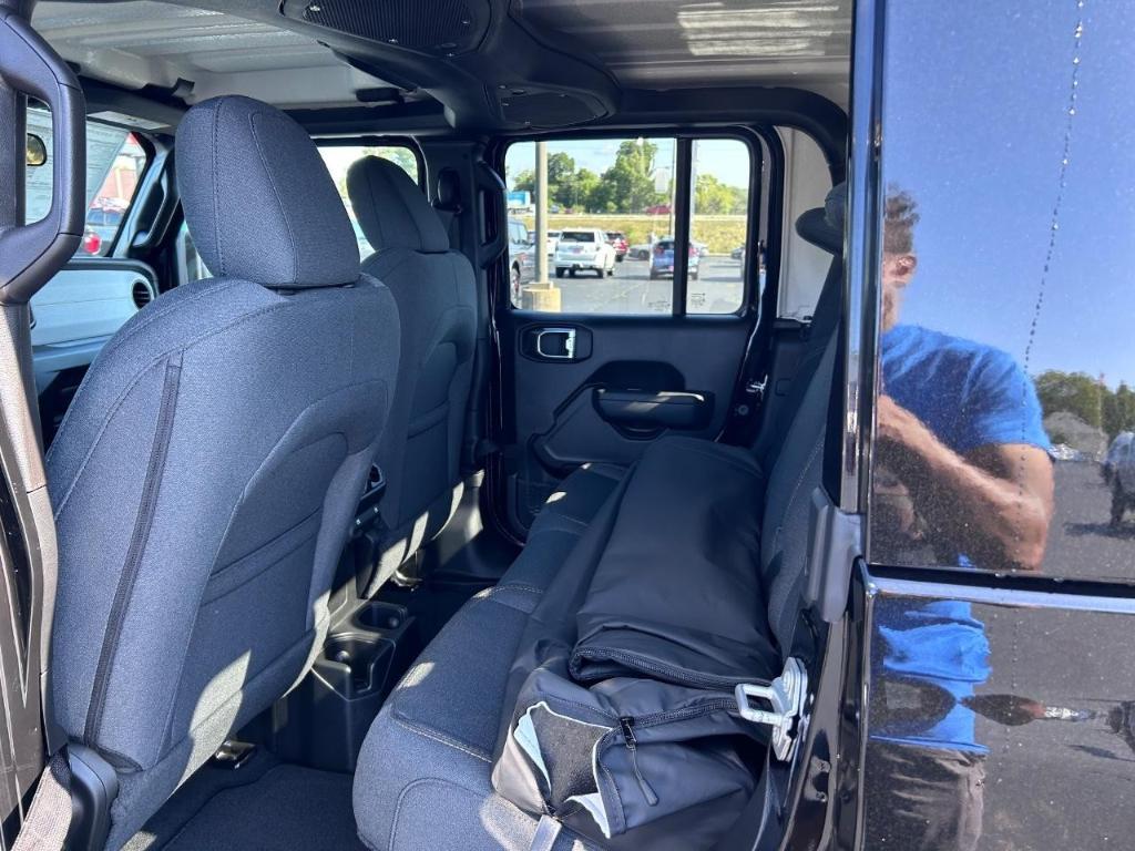 new 2025 Jeep Gladiator car, priced at $37,045